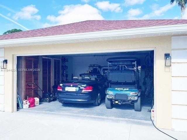 357 Ne Gulfstream Ave - Photo 5 of 50