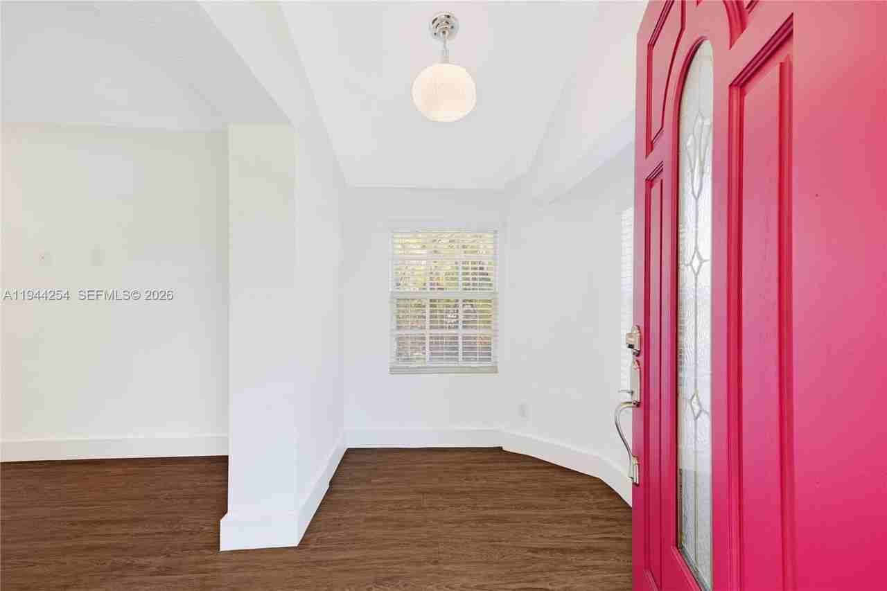 6830 N Waterway Dr - Photo 4 of 30