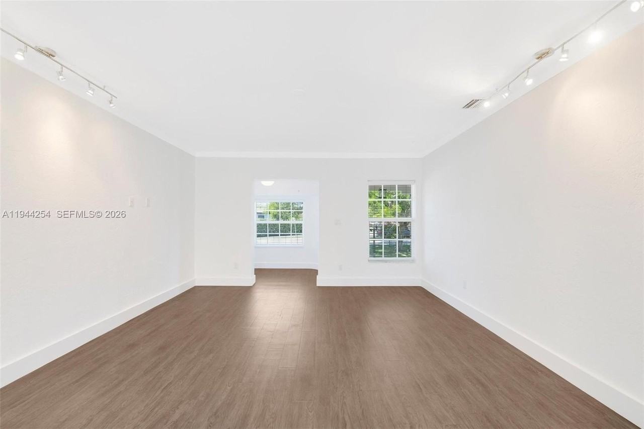 6830 N Waterway Dr - Photo 5 of 30