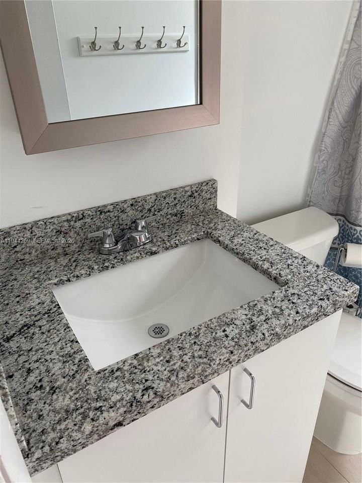 35 Sw 21st Ave #4 - Photo 7 of 8