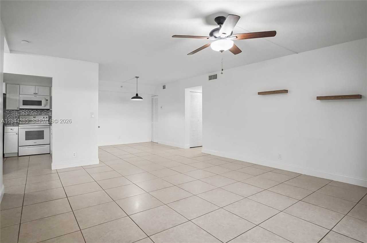 606 Gardens Dr #103 - Photo 7 of 37