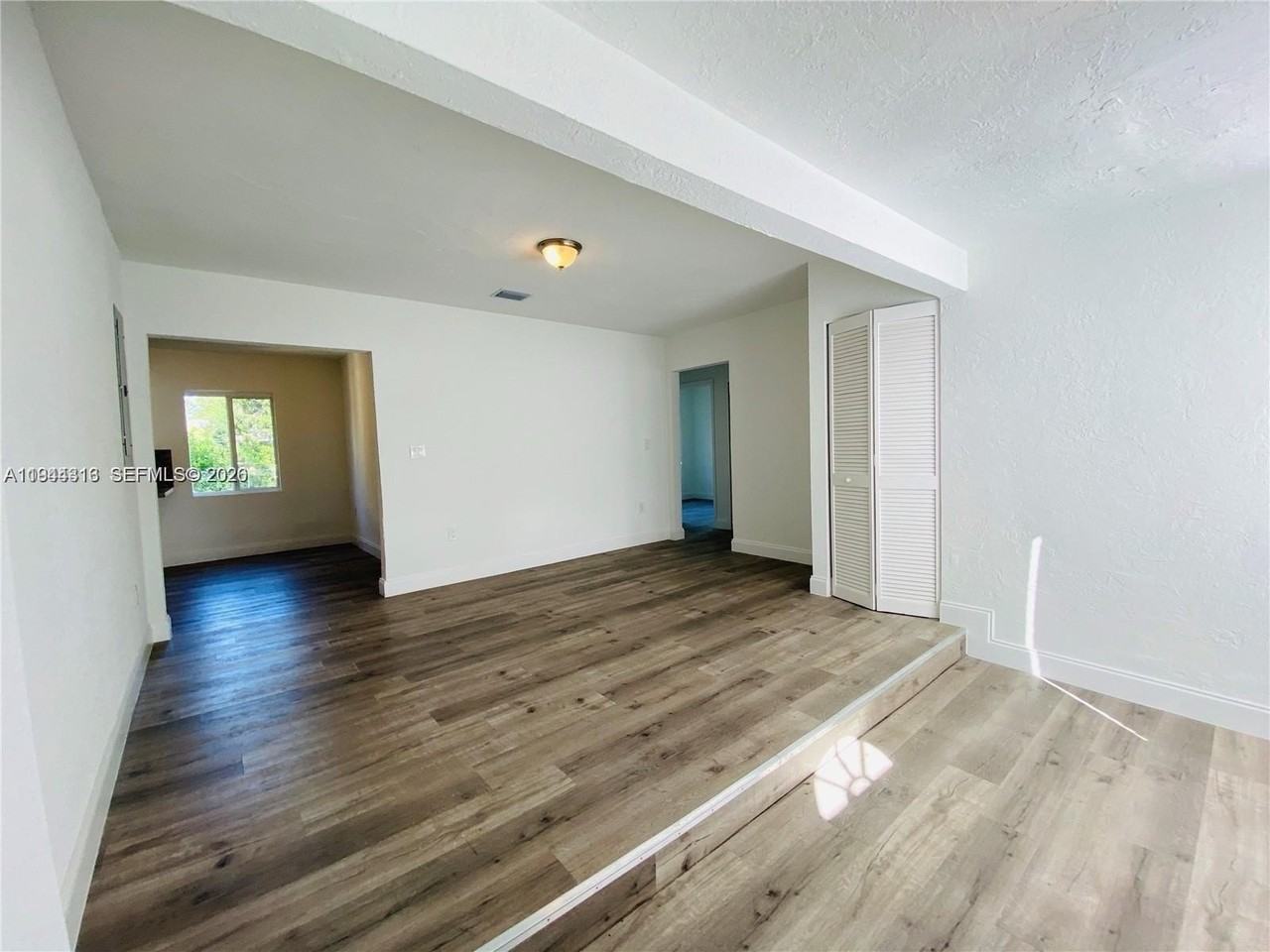 915 Nw 59th St - Photo 2 of 18