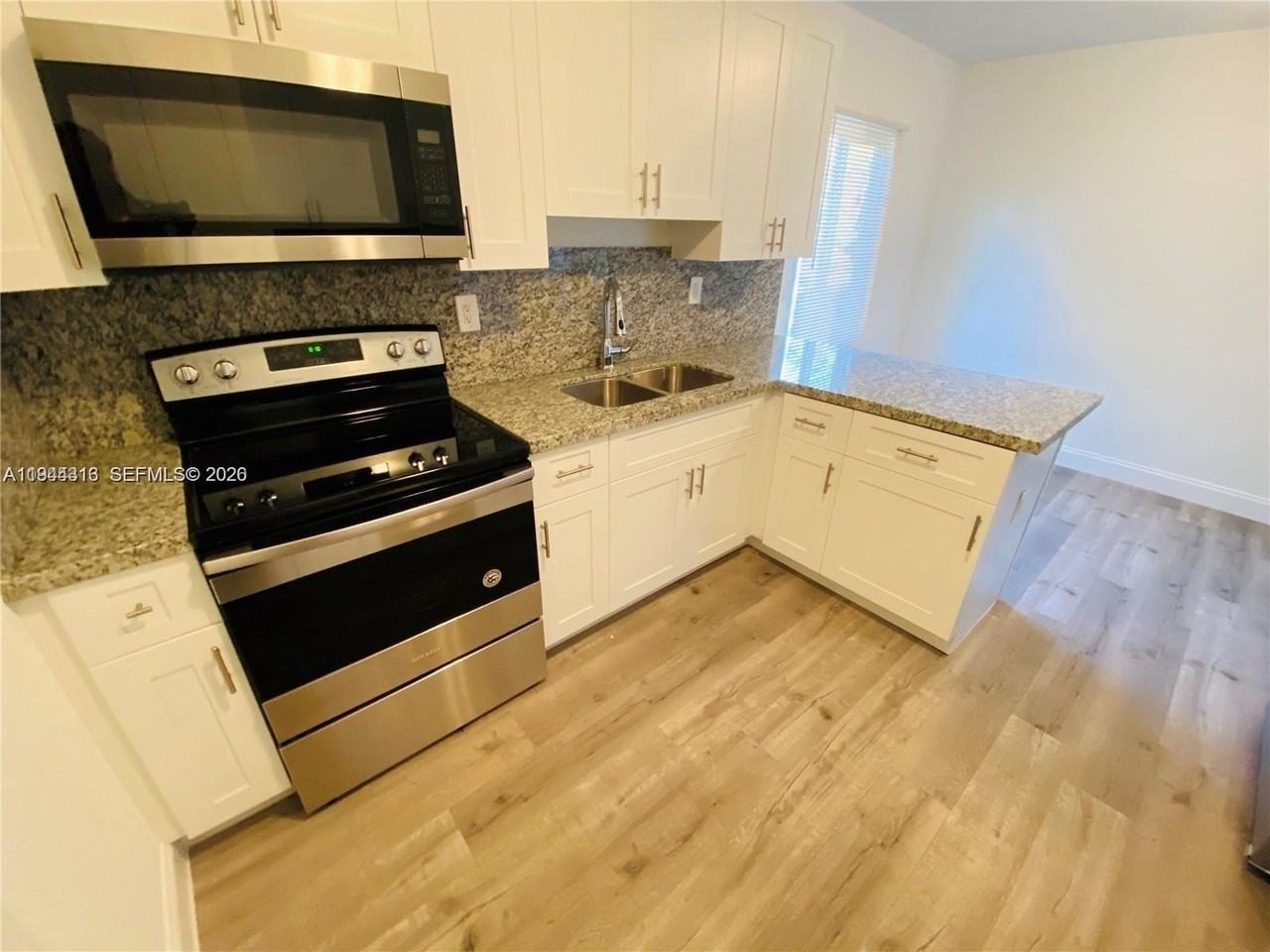 915 Nw 59th St - Photo 5 of 18