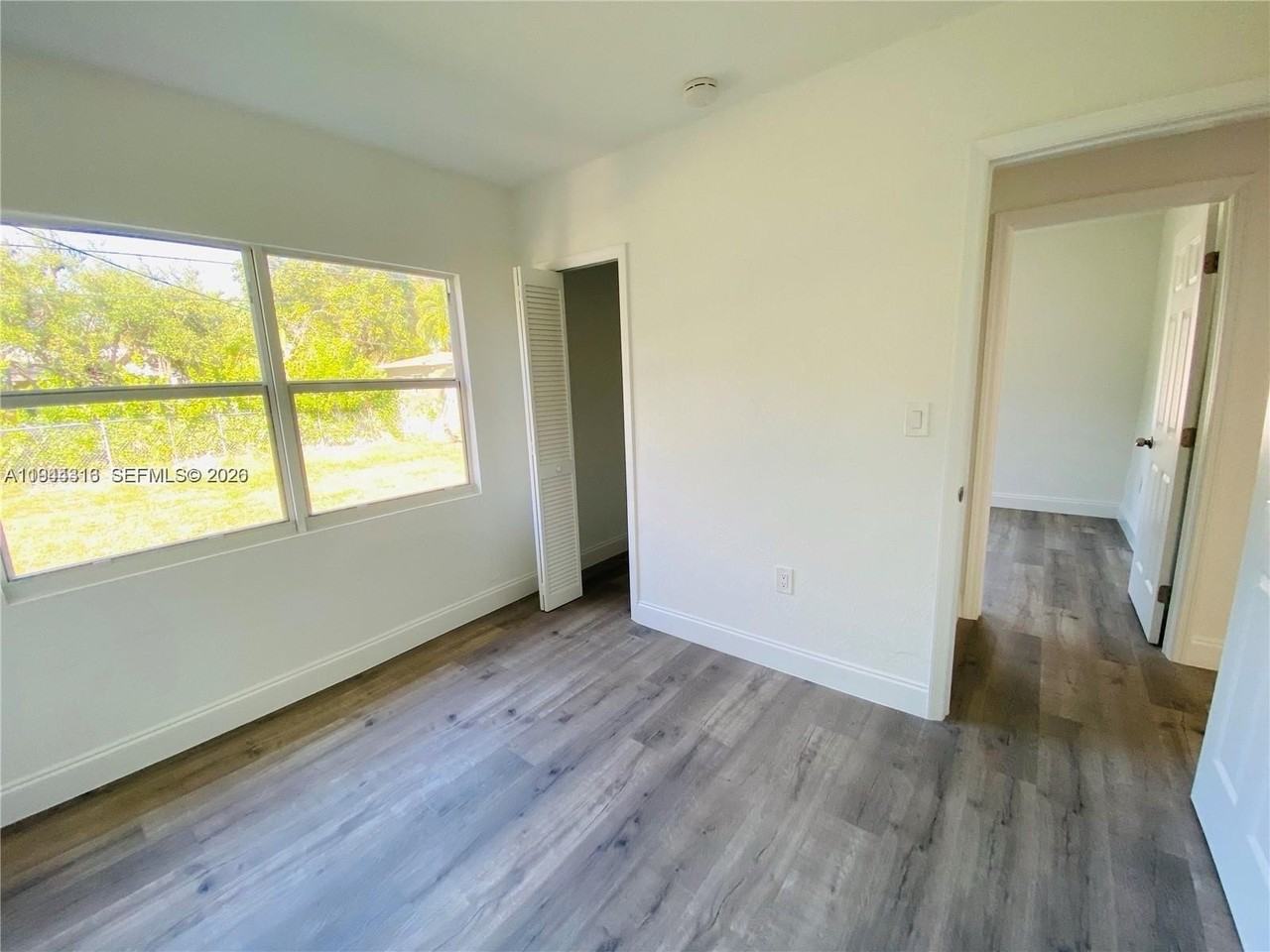 915 Nw 59th St - Photo 7 of 18