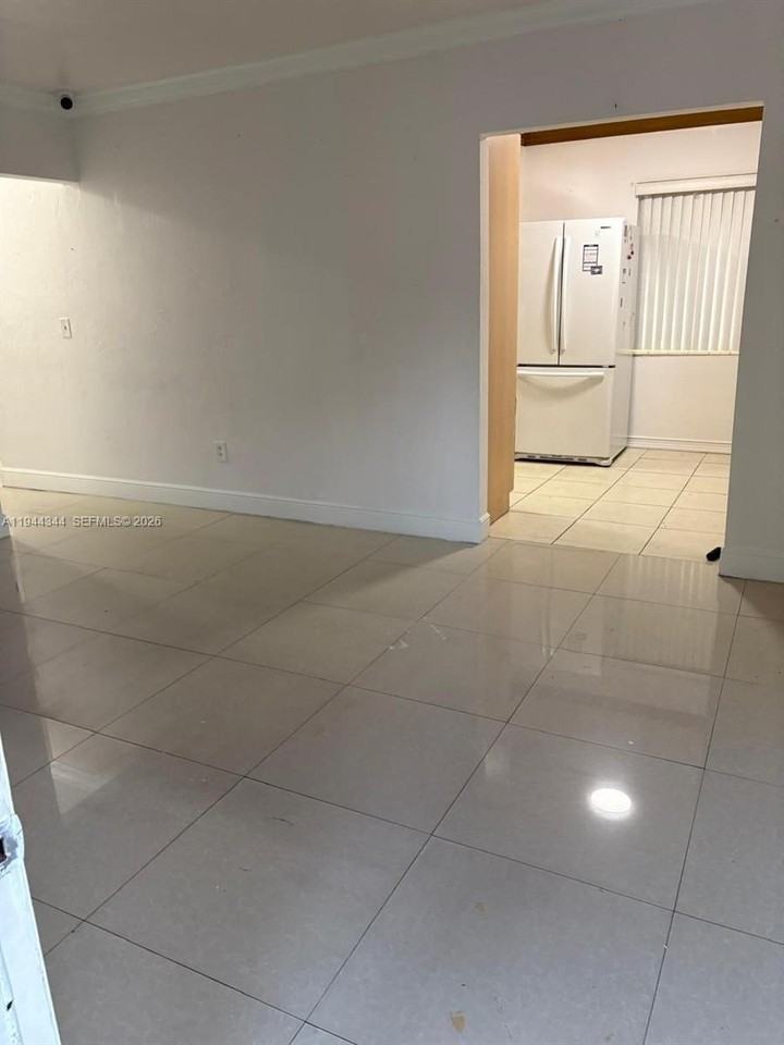 2830 Nw 66th St #2830 - Photo 4 of 11