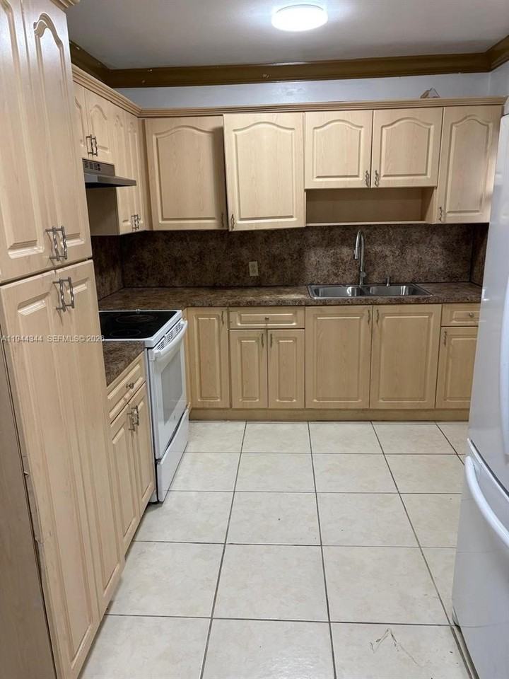 2830 Nw 66th St #2830 - Photo 5 of 11