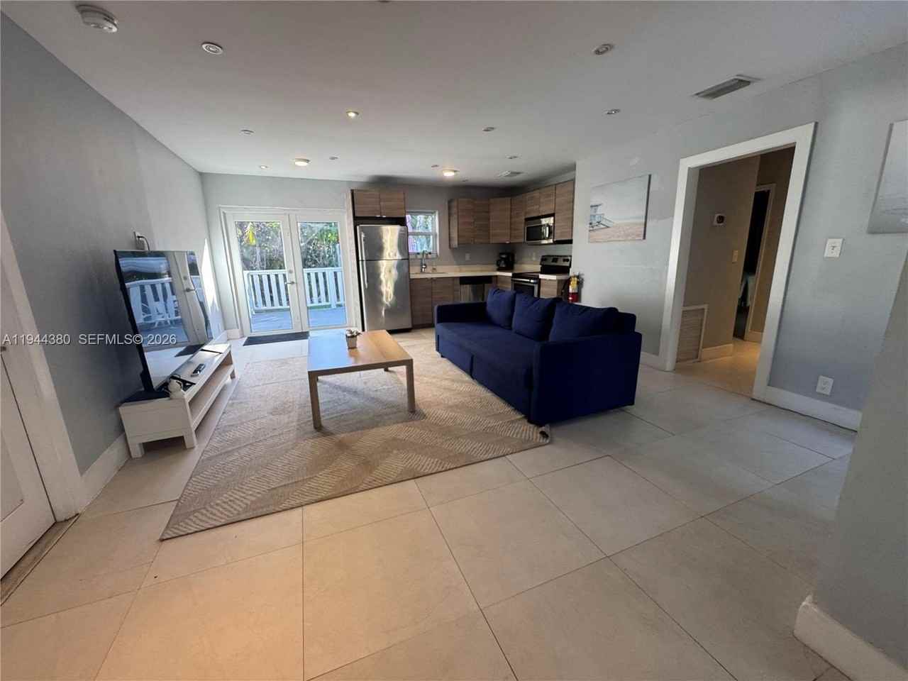 825 N 26th Ave - Photo 3 of 20