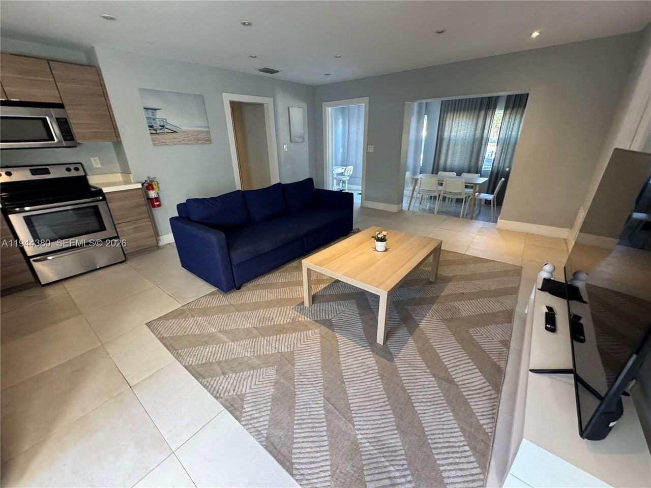 825 N 26th Ave - Photo 4 of 20