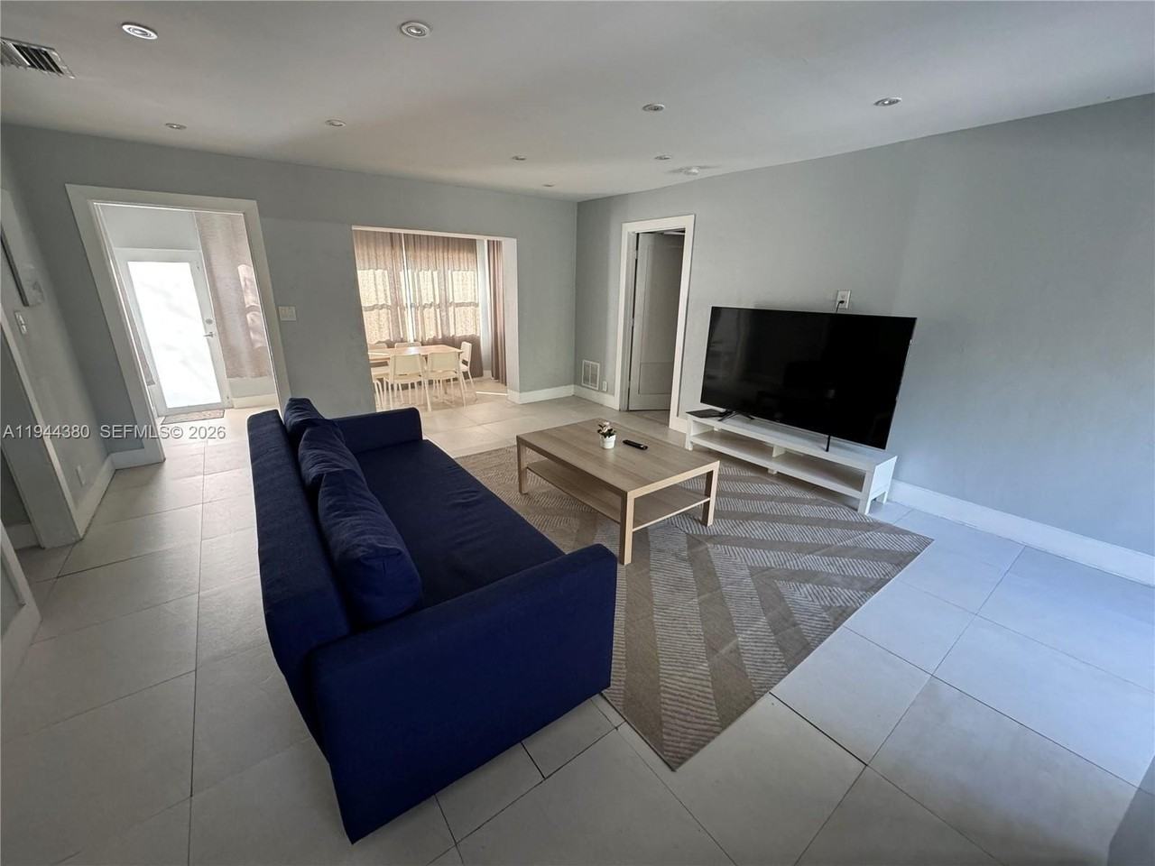 825 N 26th Ave - Photo 5 of 20