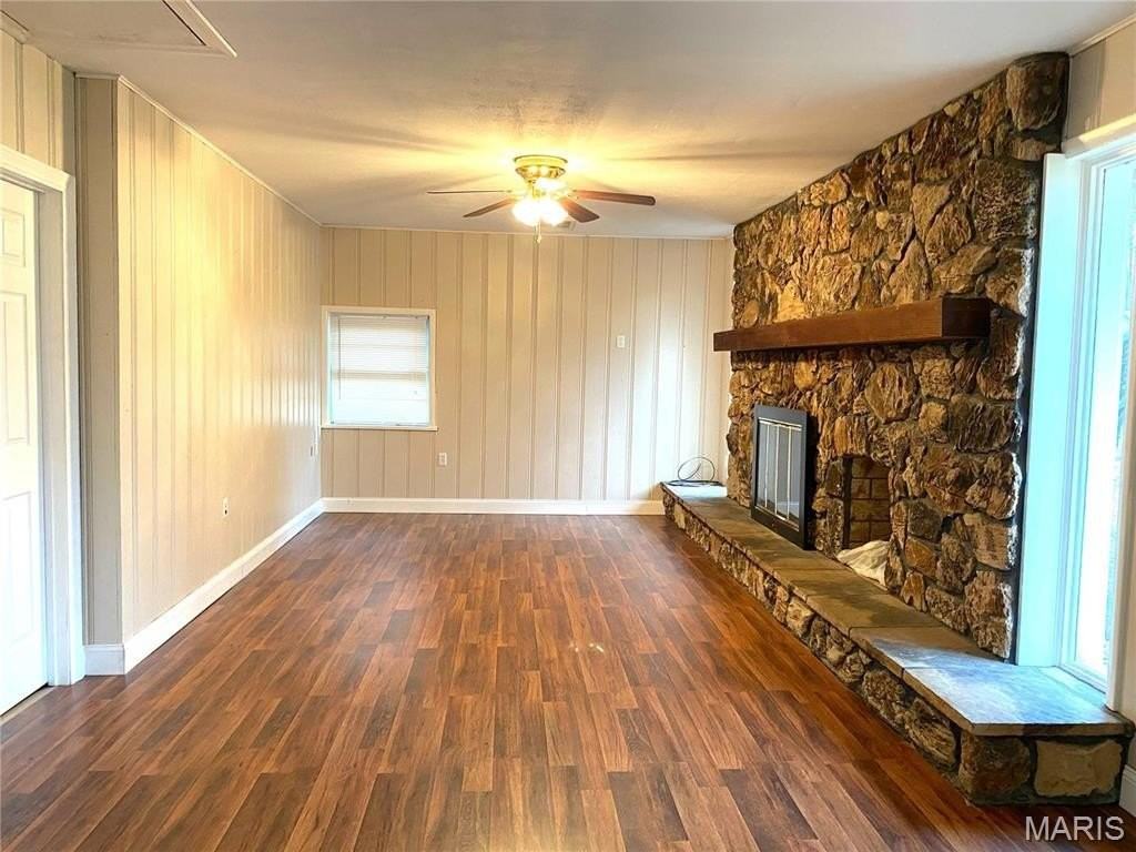 102 Edward St - Photo 2 of 17