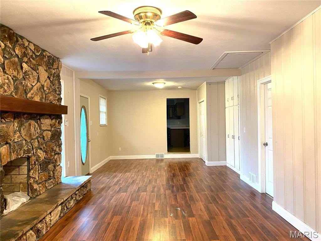 102 Edward St - Photo 4 of 17