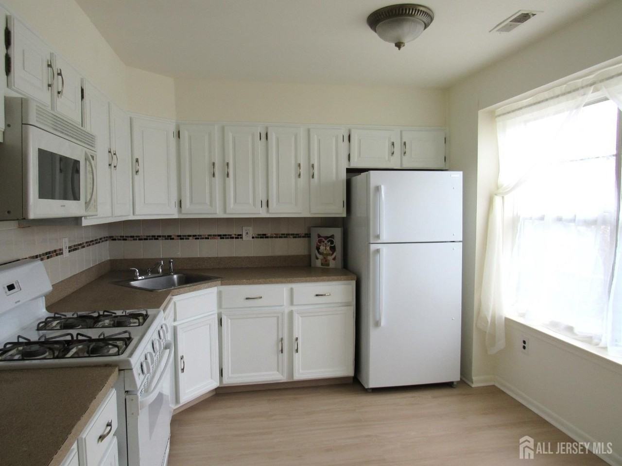 32 Lafayette Ct - Photo 5 of 29