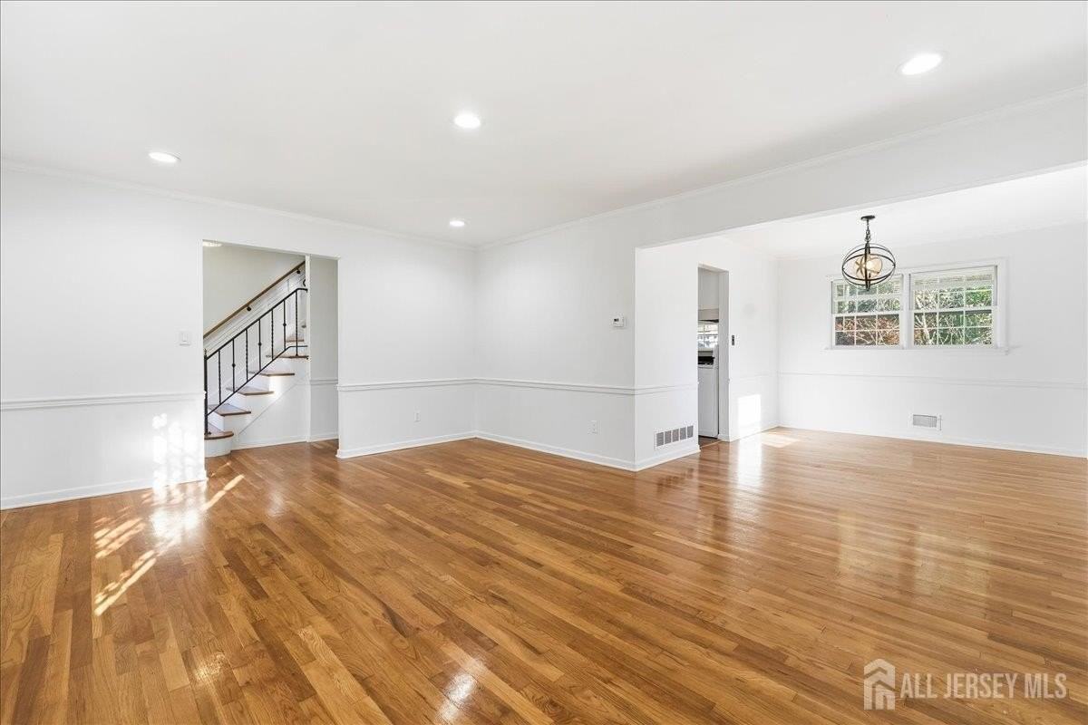 35 Brooktree Rd - Photo 4 of 33