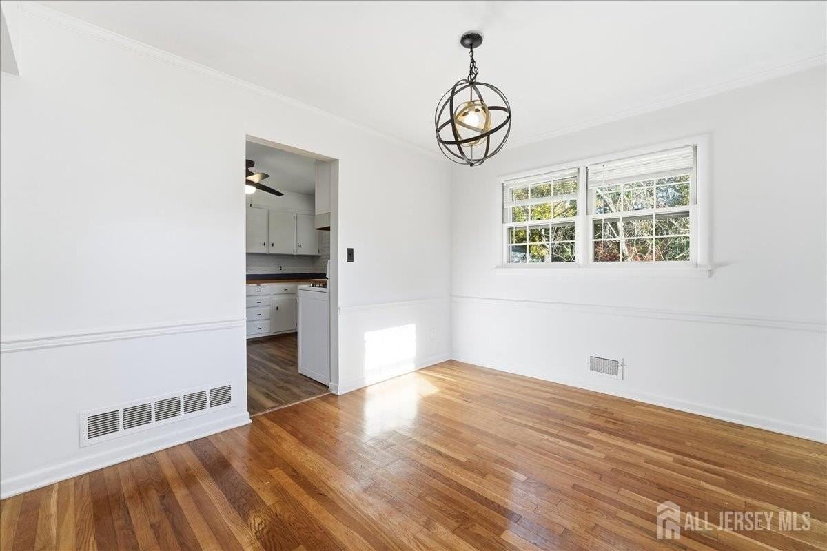 35 Brooktree Rd - Photo 5 of 33