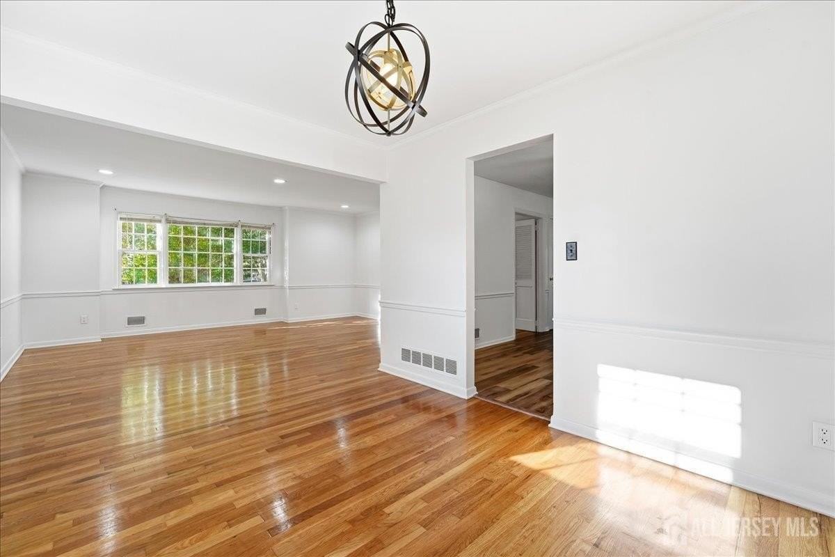 35 Brooktree Rd - Photo 6 of 33