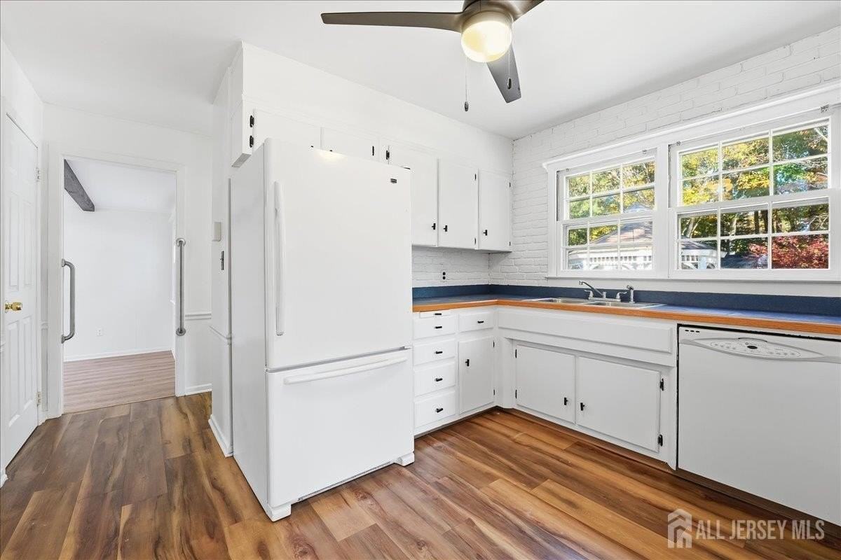 35 Brooktree Rd - Photo 7 of 33