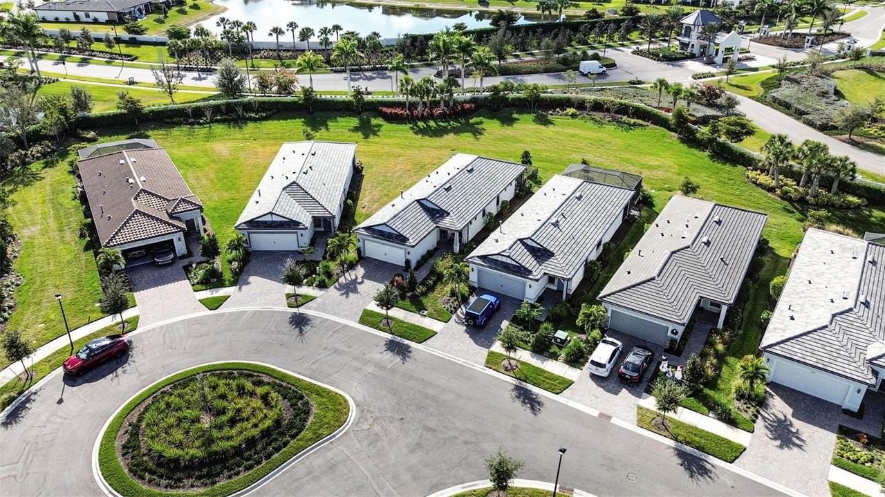 6341 Winding Pine Dr - Photo 3 of 48