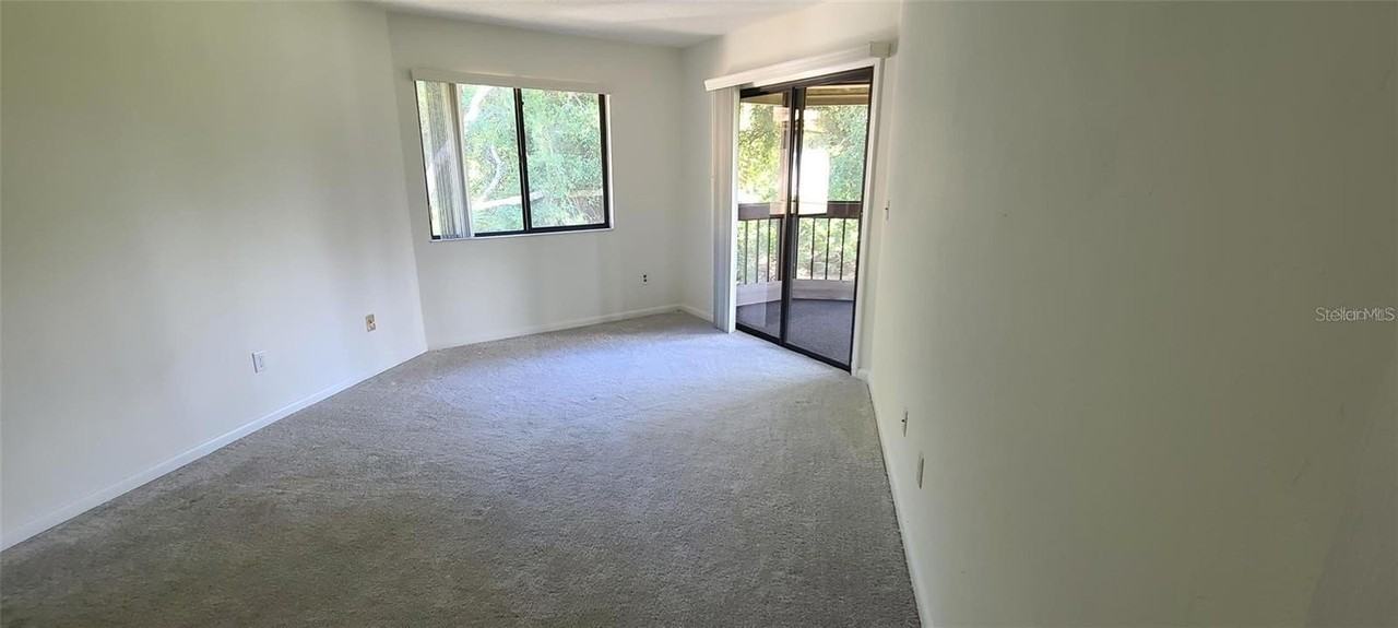 22 Oxford Ln #22 - Photo 3 of 16