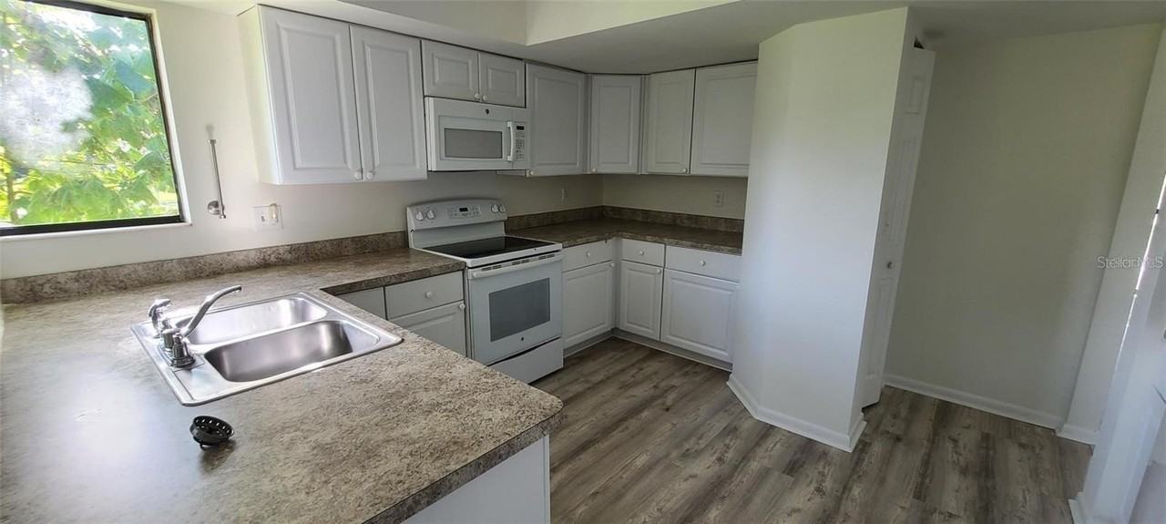 22 Oxford Ln #22 - Photo 6 of 16