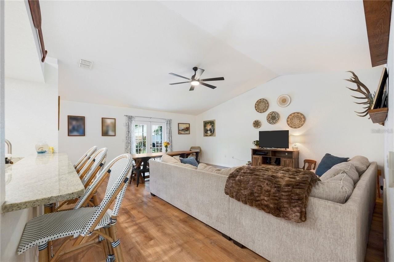 3668 Joshua Ln - Photo 3 of 31