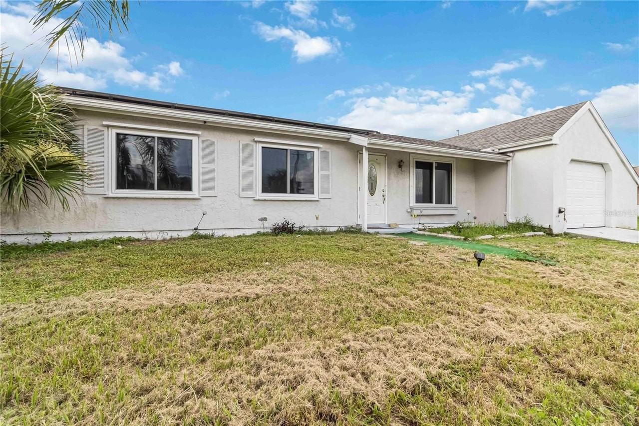 20550 Edgewater Dr - Photo 4 of 38