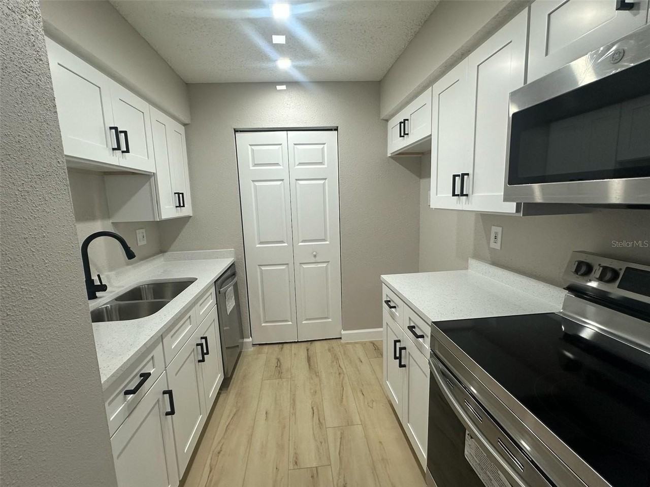 3764 Idlebrook Cir #208 - Photo 6 of 21