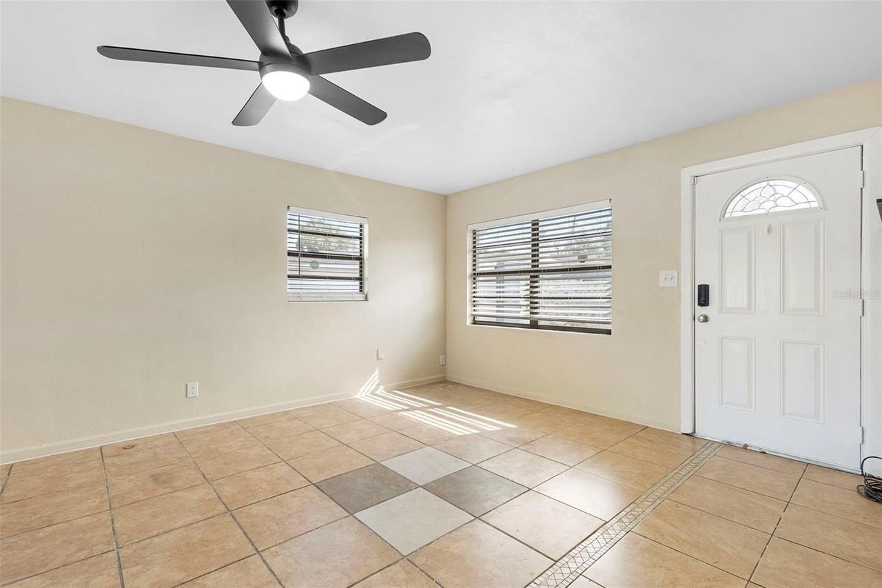 4837 Skeena St - Photo 4 of 39