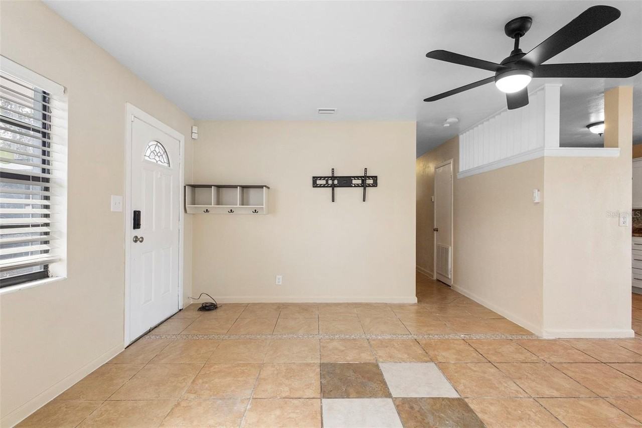 4837 Skeena St - Photo 6 of 39