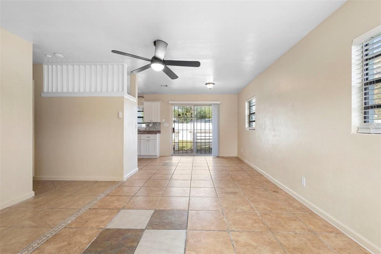 4837 Skeena St - Photo 7 of 39