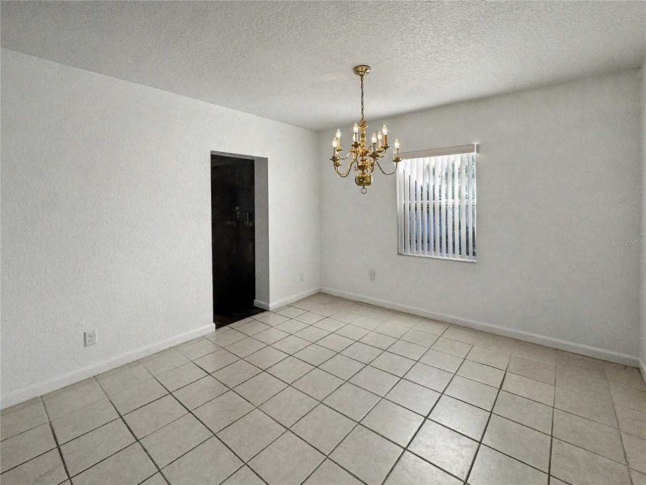 612 Kensington St - Photo 4 of 18