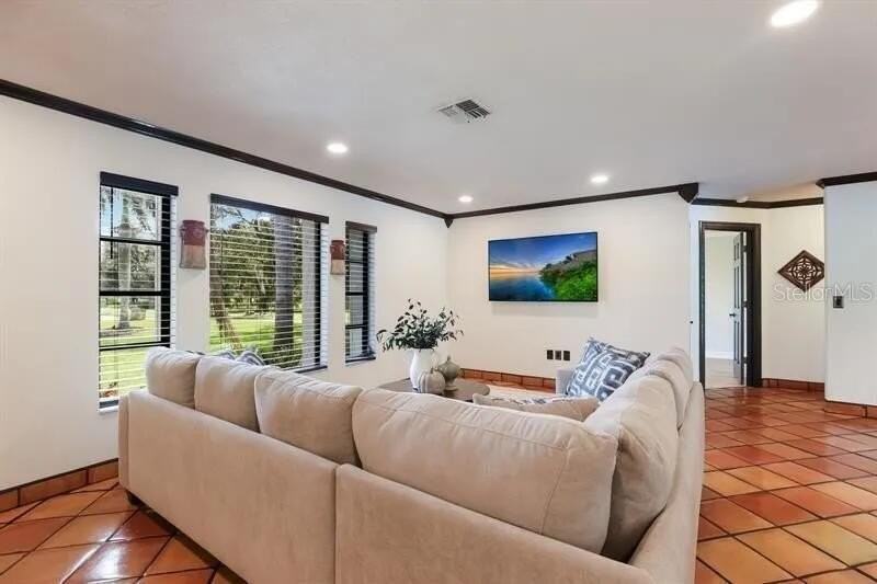 2077 Racimo Dr - Photo 2 of 12