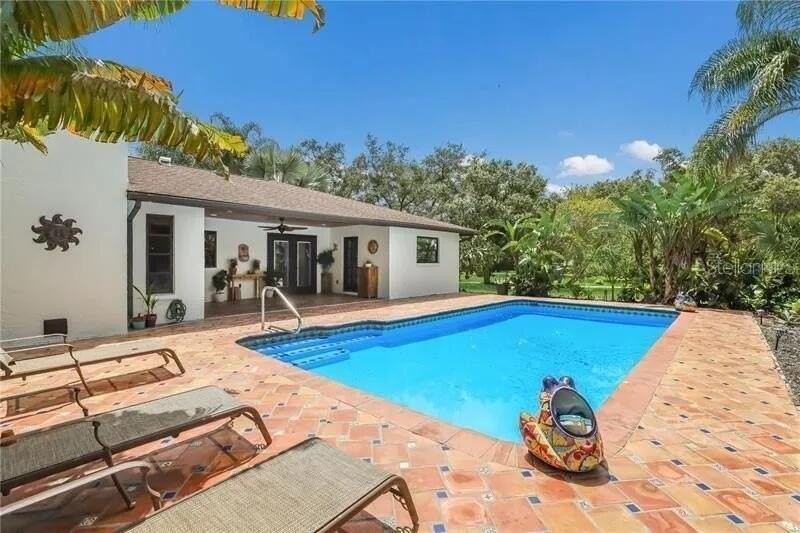 2077 Racimo Dr - Photo 4 of 12