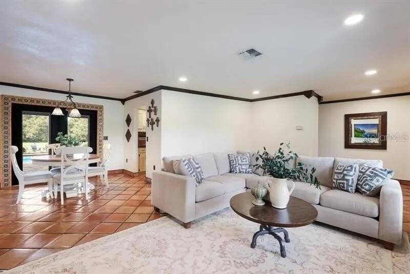 2077 Racimo Dr - Photo 7 of 12