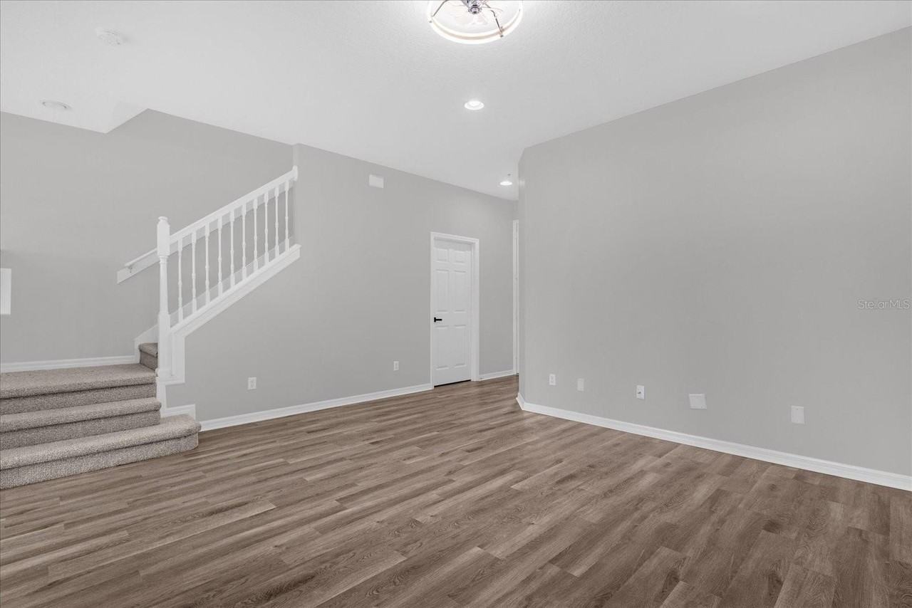 9450 Silver Buttonwood St - Photo 4 of 25