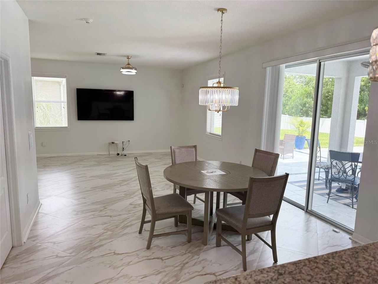 12236 Fairlawn Dr - Photo 2 of 39