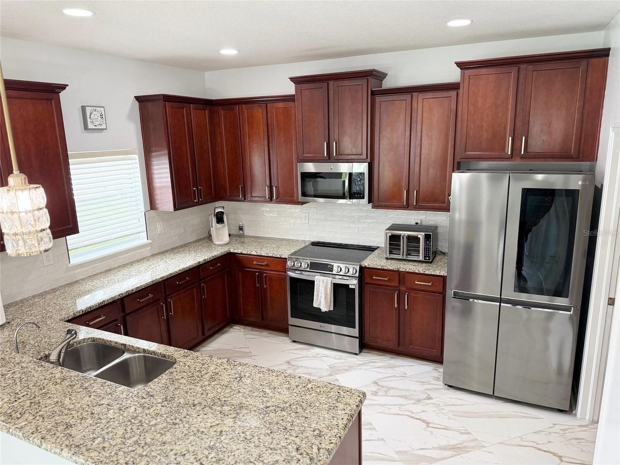 12236 Fairlawn Dr - Photo 3 of 39