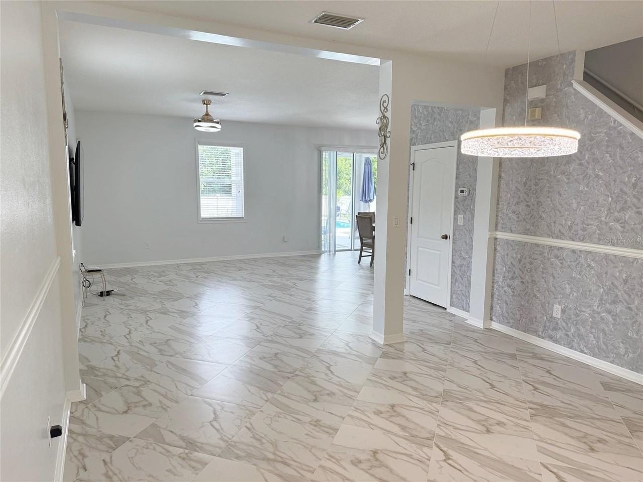 12236 Fairlawn Dr - Photo 7 of 39