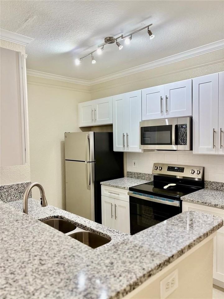 4323 Bayside Village Dr #202 - Photo 4 of 19