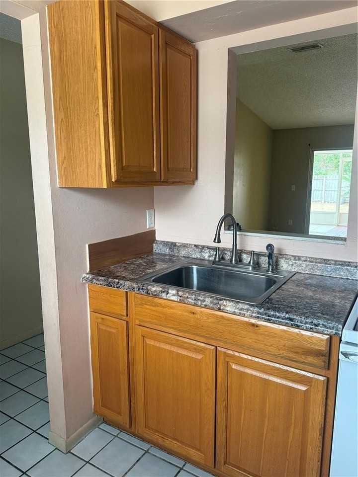 3620 Hartford St N - Photo 7 of 22