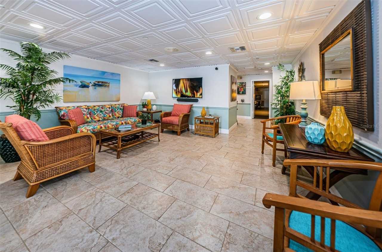 100 Bluff View Dr #306C - Photo 4 of 50