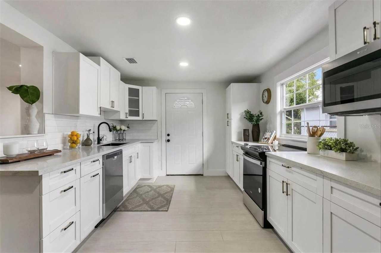 301 N Fremont Ave - Photo 6 of 21