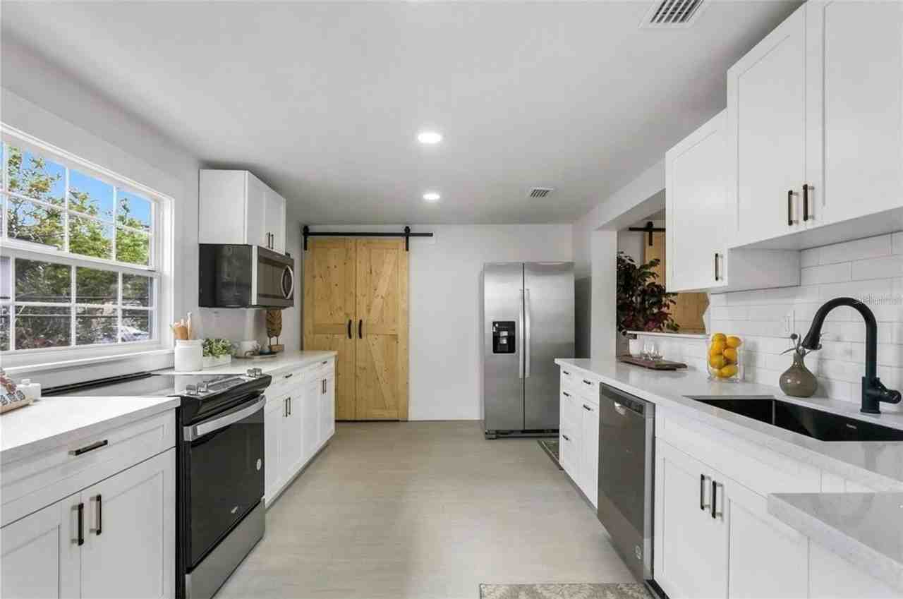 301 N Fremont Ave - Photo 7 of 21