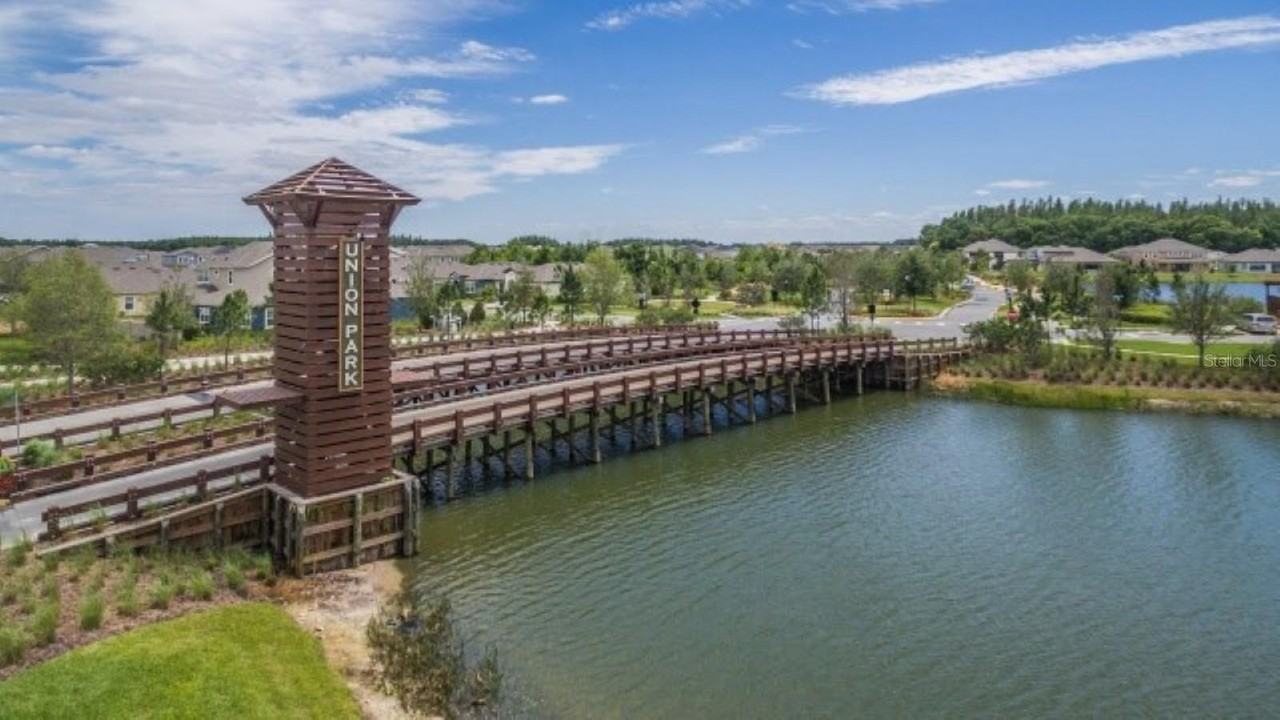 1562 Ludington Ave - Photo 5 of 37