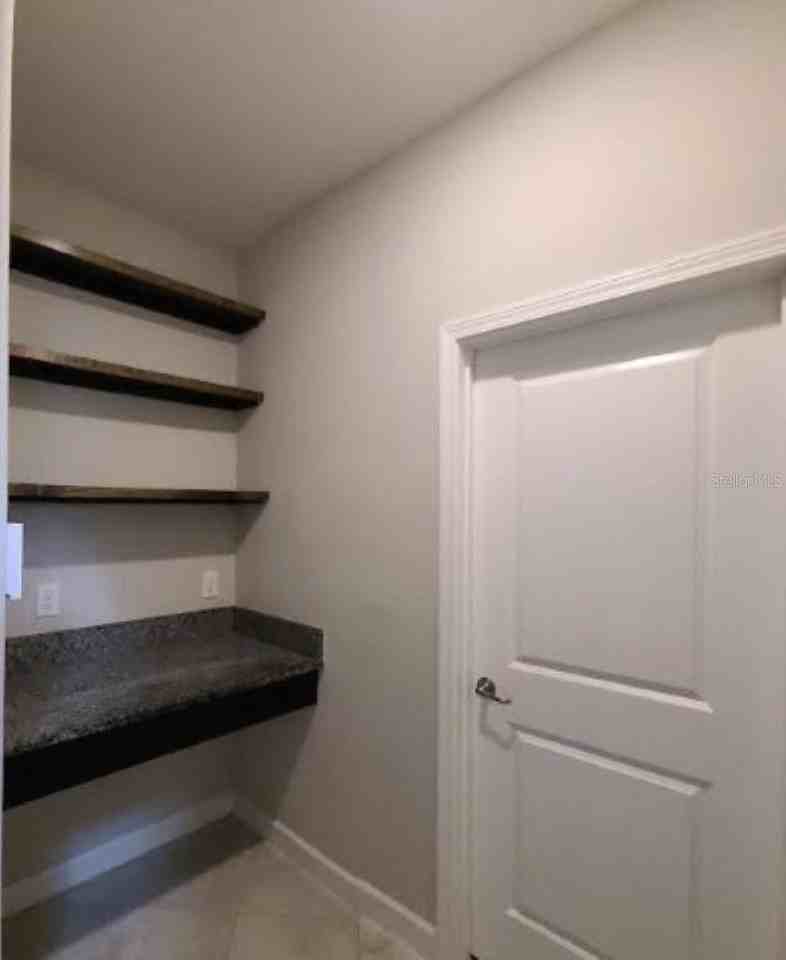 1562 Ludington Ave - Photo 6 of 37