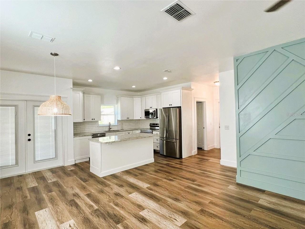 22229 Carson Dr - Photo 4 of 8