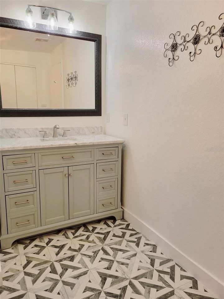 550 Pent St - Photo 5 of 10