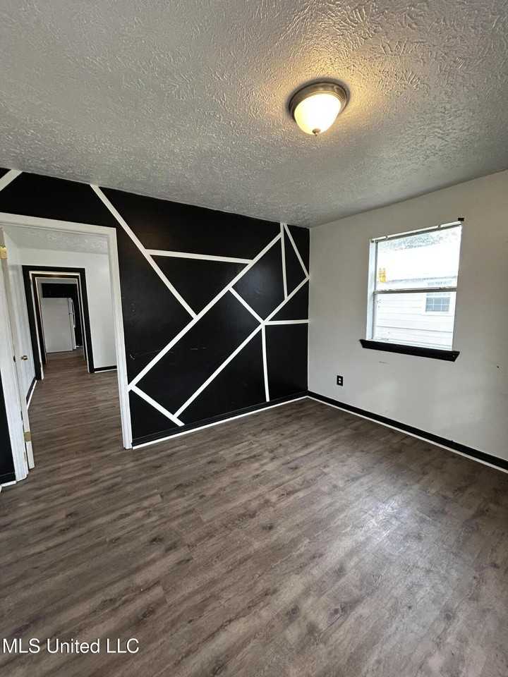 2425 Woodlawn St Lot 2427 - Photo 4 of 10