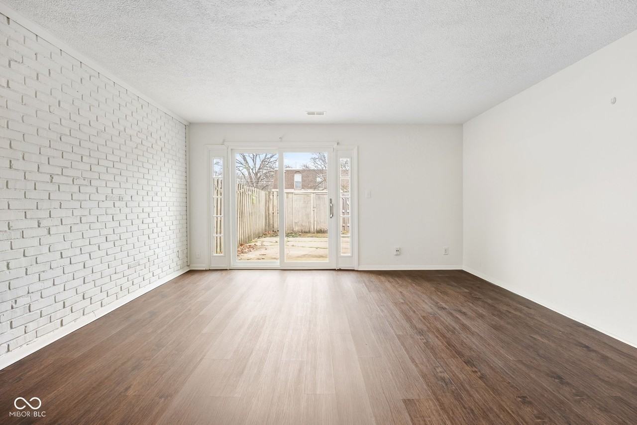 7488 Country Brook Dr - Photo 2 of 28