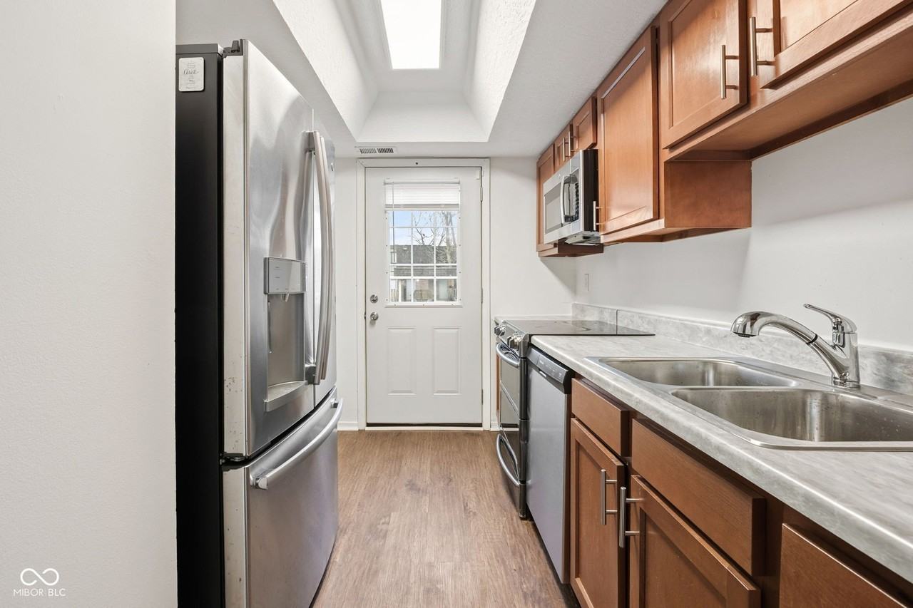 7488 Country Brook Dr - Photo 6 of 28