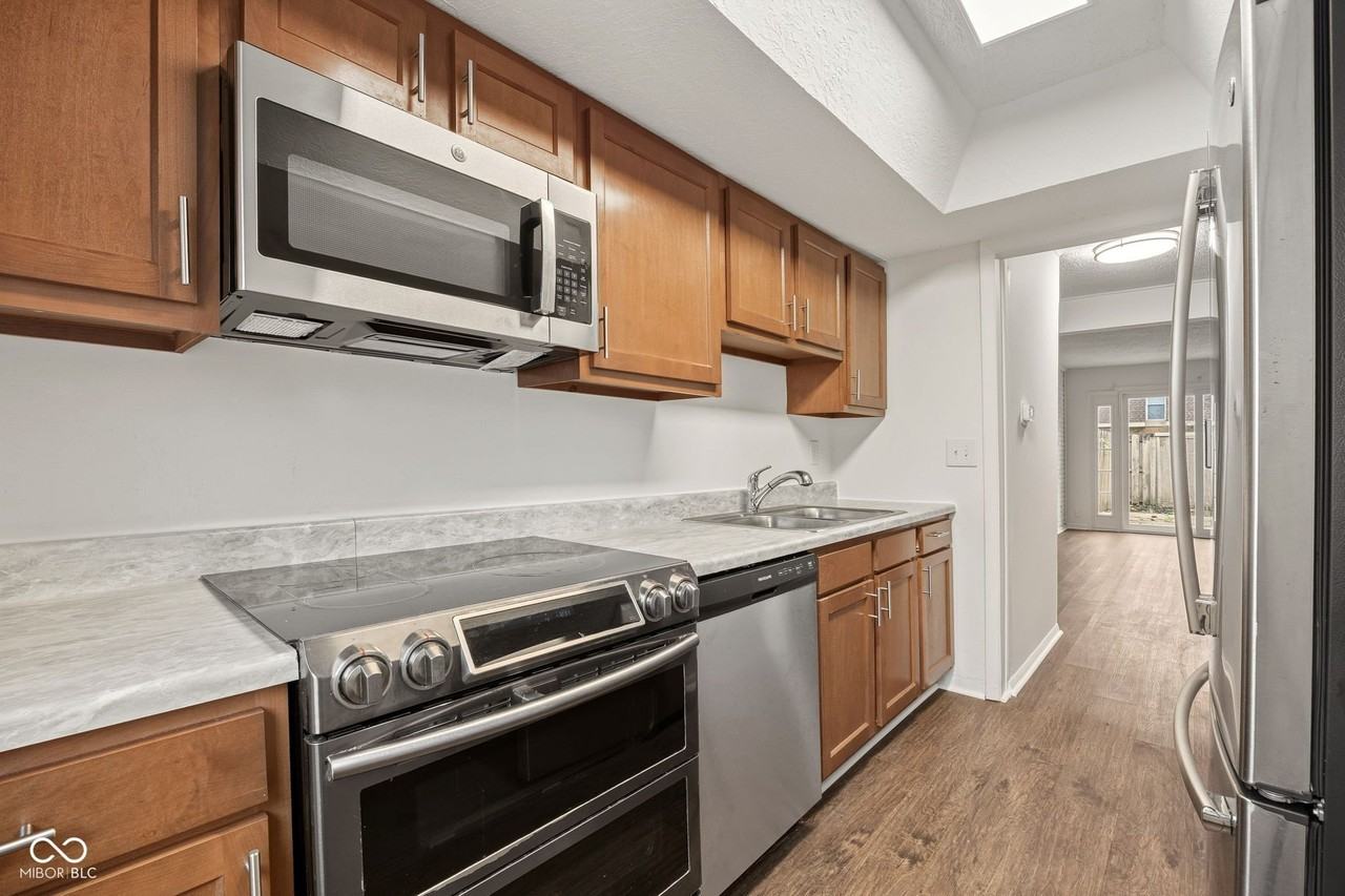 7488 Country Brook Dr - Photo 7 of 28